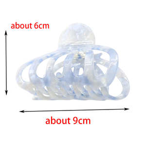 مشبك شعر أنيق من الأسيتات بحجم متوسط 9 سم، قبضة قوية جداً، تصميم صدفي، إكسسوار شعر - Product Image 6