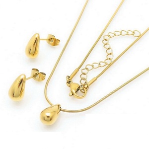 Parure de bijoux anti-ternissement en acier inoxydable plaqué or 18 carats pour femme, motif goutte d'eau, vente en gros personnalisée, luxe, pour mariée - Product Image 4