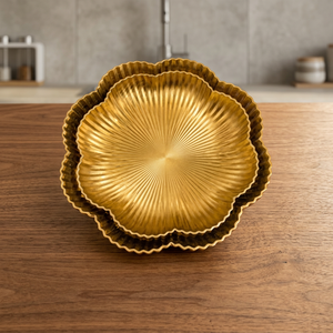 Assiette décorative en métal doré en forme de fleur, style glamour poli, vaisselle de fête - Product Image 3