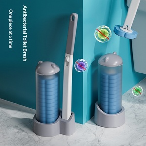 Brosse de toilette en plastique avec long manche, support mural et tête de brosse en forme d'ours - Product Image 1