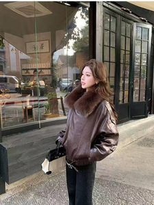 Poncho d'hiver vintage décontracté et élégant pour <span class=keywords><strong>femme</strong></span> avec col en fourrure de renard amovible, en cuir ciré épais mi-long - Product Image 3