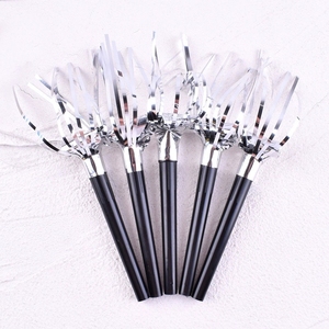 Sopladores de fiesta dorados, bocinas de ruido, silbatos y trompetas con flecos para eventos deportivos y musicales - Product Image 2