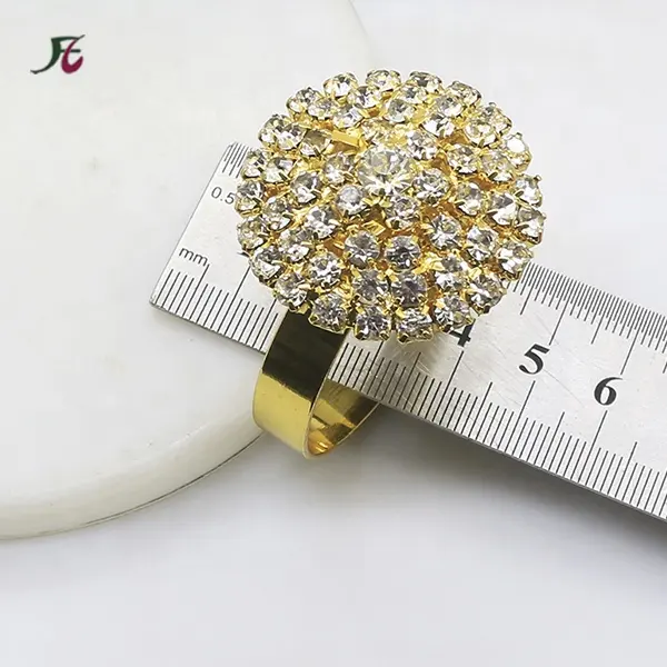 Nuevo barato chapados en oro estrás de forma redonda servilleta titular de anillo de servilleta de boda centros de mesa para la Mesa