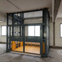 Plateforme élévatrice verticale hydraulique à rail de guidage à faible taux de défaillance pour le transport de marchandises et de matériaux sur site de stockage
