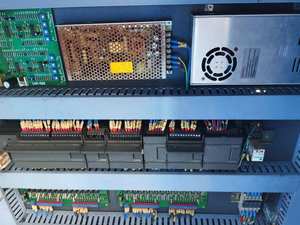 Machine de soufflage par extrusion d'<span class=keywords><strong>occasion</strong></span> de 4 <span class=keywords><strong>litres</strong></span>/5 <span class=keywords><strong>litres</strong></span> avec contrôle de parison, machine de soufflage d'<span class=keywords><strong>occasion</strong></span> pour bouteilles en <span class=keywords><strong>plastique</strong></span> - Product Image 6