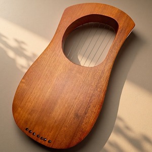 Harpe <span class=keywords><strong>Lyre</strong></span> en Bois <span class=keywords><strong>à</strong></span> <span class=keywords><strong>7</strong></span> <span class=keywords><strong>Cordes</strong></span> Personnalisée en Gros, Mini Harpe Portable, Instrument de Musique Classique pour Débutants, Enfants et Adultes, Idéal comme Cadeau - Product Image 4