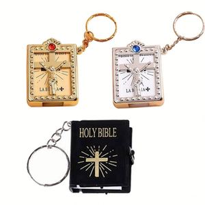 Llavero con Diseño Popular de Biblia Sagrada Miniatura en Inglés y Español, Accesorio Religioso Católico Dorado, Recuerdo - Product Image 1