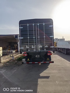Camion de <span class=keywords><strong>transport</strong></span> de bétail Howo à <span class=keywords><strong>prix</strong></span> de gros, conception antichoc, capacité de 16 tonnes, pour zones montagneuses - Product Image 6