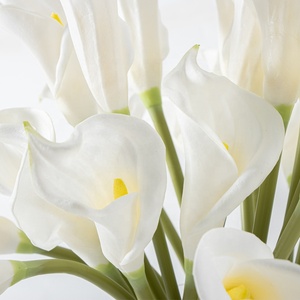 Flores Artificiales de Lirio Calla de Terciopelo Blanco con Tacto Real, Personalizadas OEM ODM, con Jarrón para Decoración de Vestíbulos de Hotel - Product Image 4