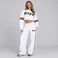 Ensemble de survêtement deux pièces personnalisé pour femme : sweat-shirt court à manches rayées et pantalon de survêtement large – Tenue décontractée
