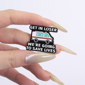 Sming Pins je regarde mieux dans Scrubs émail broches <span class=keywords><strong>Ambulance</strong></span> seringue médicale broche sac à dos revers Badge drô<span class=keywords><strong>le</strong></span> bijoux cadeau - Product Image 5