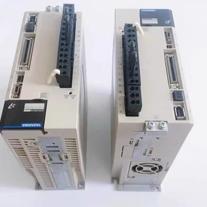 Servoaccionamiento Yaskawa SGM7G-09AFC61 100W IP20 Modelo C Controlador - Product Image 1