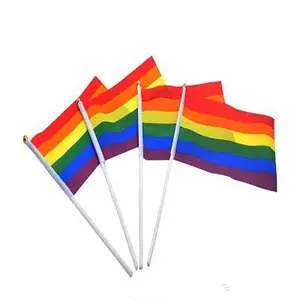 Pelangi Gay Kebanggaan Tongkat Bendera 5X8 Inci Tangan Mini Bendera Melambai Bendera Pegangan Menggunakan Dengan Atas Emas