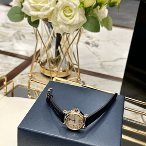 Reloj de Cuarzo Clásico para Mujer con Esfera de Números Romanos y Correa de Cuero Negra Chopards - Product Image 5