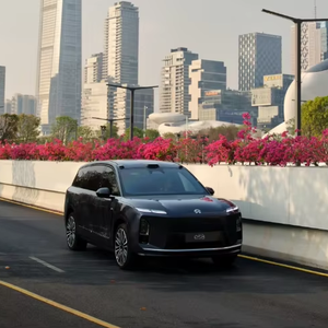 SUV Eléctrico de Lujo de Primera Categoría NIO ES, Vehículo Ejecutivo de Ocho Plazas con Tecnología Inteligente - Product Image 1