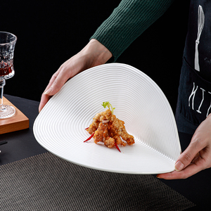 Plateau <span class=keywords><strong>de</strong></span> spectacle en céramique Assiette à dîner blanche irrégulière Steak Pâtes <span class=keywords><strong>Dessert</strong></span> Fruits Plat froid <span class=keywords><strong>Restaurant</strong></span> Assiettes <span class=keywords><strong>de</strong></span> service Vaisselle <span class=keywords><strong>de</strong></span> fête - Product Image 4