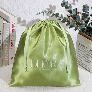 Pochette à cordon en satin imprimée avec logo personnalisé, sac de rangement de luxe en satin pour sous-vêtements et chaussures - Product Image 2