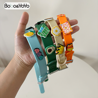 Collier pour animaux de compagnie (chats et chiens) en PVC réglable, étanche, de luxe, avec breloques en silicone personnalisées, de haute qualité, pour la vente en gros, par un fabricant de mode et de créateur.