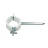 Doublure en PVC blanc galvanisé avec pince à tuyau à clous