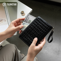 TILONSTAR TPW115 Dompet RFID Bergaya dengan Tali Pergelangan Tangan, Organizer, Penutup Paspor Keluarga, Pola Kulit Buaya, Tempat Paspor