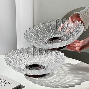 <span class=keywords><strong>Assiette</strong></span> en verre transparente embossée faite à la main de luxe, <span class=keywords><strong>décorative</strong></span>, personnalisée, avec <span class=keywords><strong>pied</strong></span>, <span class=keywords><strong>pour</strong></span> fruits, <span class=keywords><strong>pour</strong></span> événements - Product Image 4