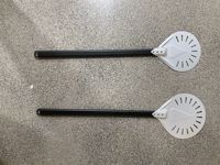 Schwarz und Silber Farbe Perforiertes Rechteck Aluminium Pizza Peel Schaufel Mit Drehen Pizza Paddel Mit Abnehmbarem Griff