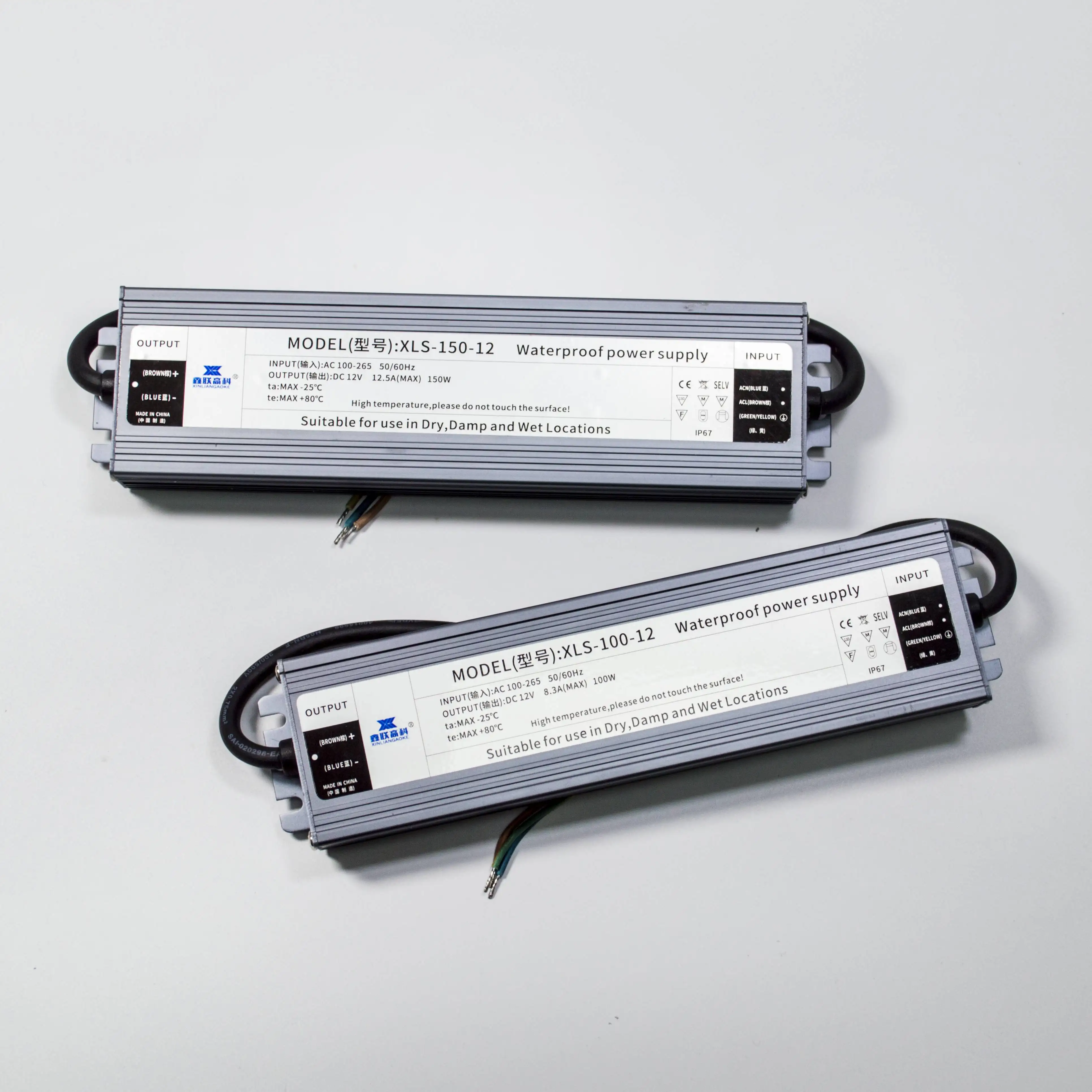 Catu daya 400 IP67 tahan air 60-88% W DC 12V 24V sangat efisiensi untuk lampu LED