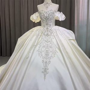 Vestido de Novia de Satén Color Marfil con Cola de Capilla, Moderno, Estilo Princesa, Escote Corazón, Hombros Descubiertos, Encaje Floral, Lentejuelas y Cristales, Modelo OY032 - Product Image 1