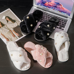 Nouveaux produits 2026 – Chaussons pour femme, style mariée, en peluche, perles, fourrure moelleuse, hiver, confortables, pour intérieur, avec <span class=keywords><strong>semelle</strong></span> en caoutchouc antidérapante pour la maison - Product Image 2