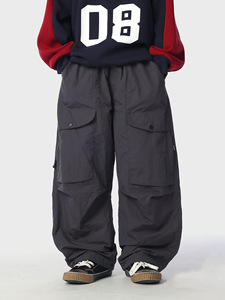 Pantalon <span class=keywords><strong>cargo</strong></span> en nylon/acétate enduit de PU doublé polaire pour garçons japonais, nouvelle collection automne-hiver 2025, grande poche, cordon de serrage, élégant et tendance - Product Image 1