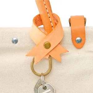 Llavero con lazo personalizado, colgante de cuero PU, llavero creativo para regalo de cumpleaños. - Product Image 1