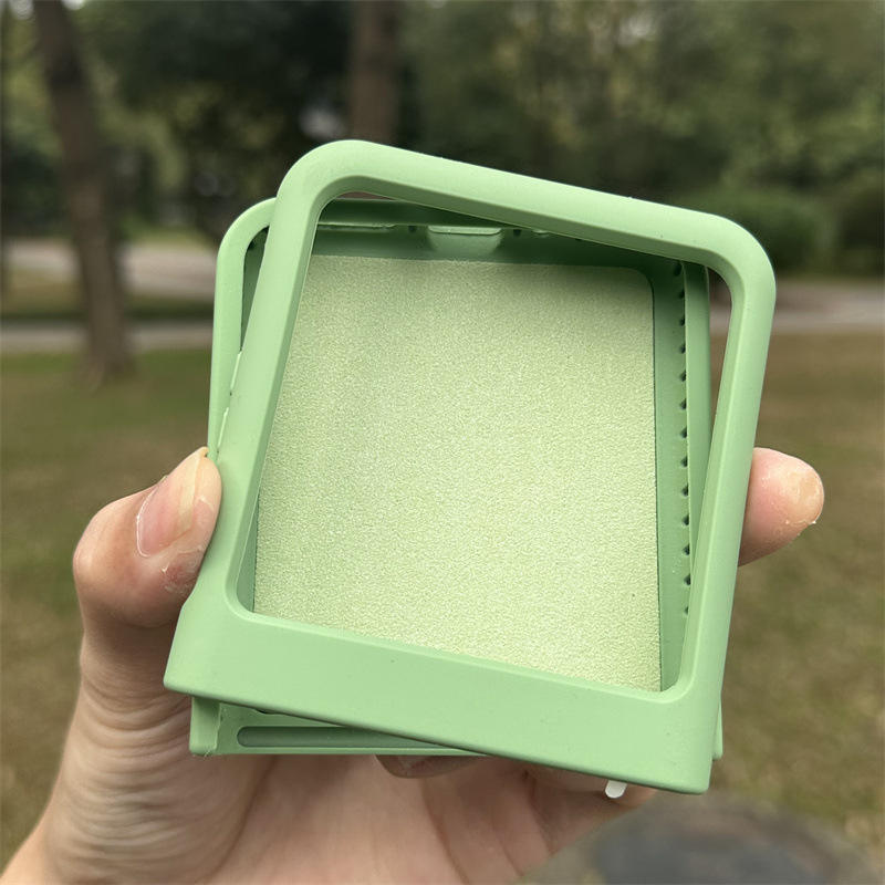 สีเขียวอ่อน