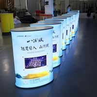 Ausziehbarer Automatischer Pop-up-Tisch Spannstoff Pop-up-Podium Stand Theke mit LED-Beleuchtung