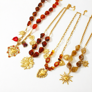 Collares con colgante de ámbar chapado en oro con dijes de corazón de flor de sol, cadena de aleación estilo bohemio para uso diario - Product Image 1
