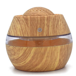 Humidificateur USB coloré et créatif, diffuseur d'aromathérapie de 300Ml, pour la maison, le bureau, le bureau, design en grain de bois - Product Image 4