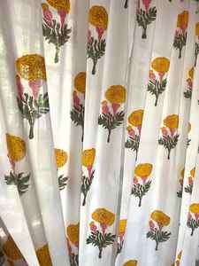 Rideau en coton fait à la main blanc avec souci jaune élégant traitement de fenêtre classique décor à la maison Accent pour vivre - Product Image 4