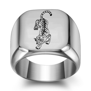 Bague carrée en acier inoxydable pour homme, 18 mm, gravée au laser avec motif animal tigre, style punk, cadeau de bijoux - Product Image 1
