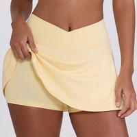Ensemble de soutien-gorge de sport respirant et antichoc, short en tissu brossé haute élasticité, col halter, motif uni, tenue de yoga et de tennis pour femmes