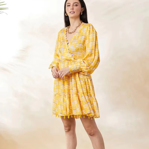 Top informal elegante amarillo sólido de verano para mujer, cuello relajado, escote, sin mangas, tela fina, transpirable, disponible en Tallas grandes - Product Image 1