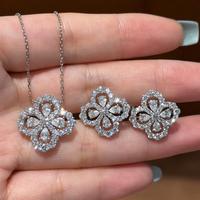 Collier pendentif en or blanc 18 carats avec diamant cultivé en forme de goutte d'eau, fleur à quatre feuilles et pétales entièrement sertis de diamants, pour bijoux de mariage
