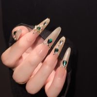 Bijou artisanal préconçu pour l'été, émeraude Scarlett éthérée et sensuelle, élégant, légèrement luxueux, œil-de-chat, entièrement serti de diamants, opulent