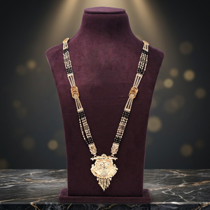 Collar con Colgante Chapado en Oro de 24K al por Mayor, Joyería Tradicional para Bodas, Cuentas Negras con Colgante Largo, Joyería de Oro - Product Image 1