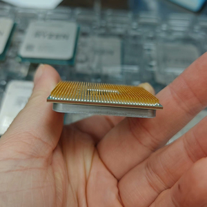 ซีพียู <span class=keywords><strong>Ryzen</strong></span> <span class=keywords><strong>5</strong></span> <span class=keywords><strong>2400G</strong></span> R5 <span class=keywords><strong>2400G</strong></span> 3.6 GHz Quad Core Thread 65W รุ่น YD2400C5M4MFB ซ็อกเก็ต AM4 มือสอง - Product Image 5