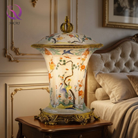 Pot de fleurs et vase en porcelaine rétro classiques en laiton antique, faits à la main, pour la décoration de table à la maison