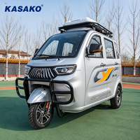 Motocicleta de Tres Ruedas Motorizada KASAKO, Carrocería Completamente Cerrada, Motor de 151-200cc, Capacidad para 4 Pasajeros, para Personas Mayores y con Discapacidad