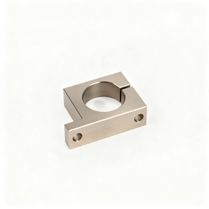Supports de montage en aluminium usinés CNC pour applications industrielles - Product Image 5