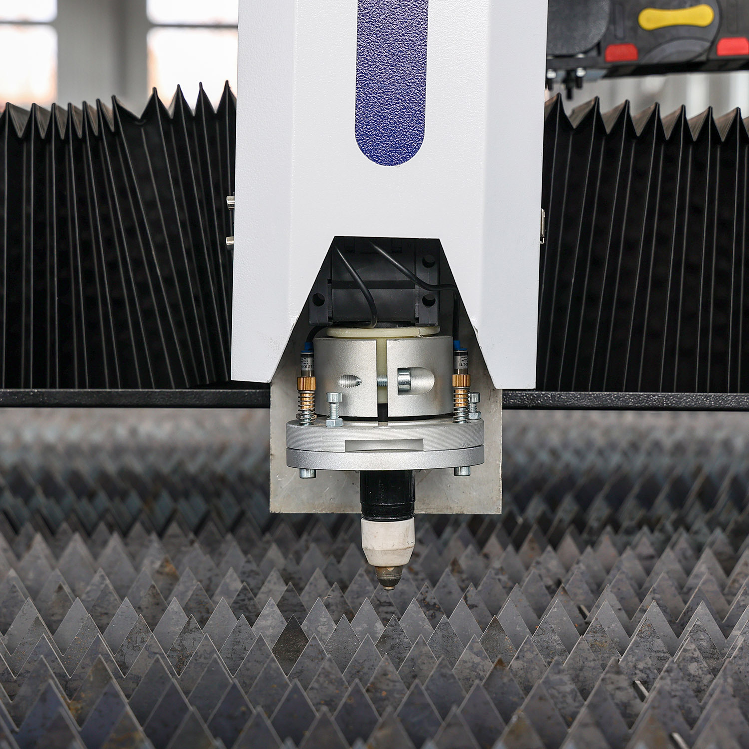 1500x3000mm CNC Metal Cutting Machine Cnc Plasma Cutting Machine Control Cutting Machine · image 3