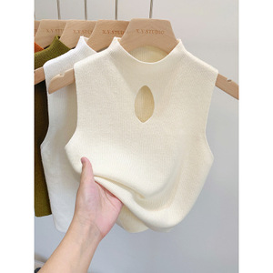 <span class=keywords><strong>Blusa</strong></span> de punto <span class=keywords><strong>sin</strong></span> mangas para mujer con <span class=keywords><strong>cuello</strong></span> <span class=keywords><strong>alto</strong></span> y detalle de orificio, estilo versátil para el trabajo, el fin de semana y todo lo que queda entre lo uno y lo otro - Product Image 1