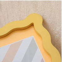 Cadre photo en bois ondulé jaune, mignon, à bords festonnés, pour affichage sur table, décoration intérieure, ornement esthétique pour la pièce