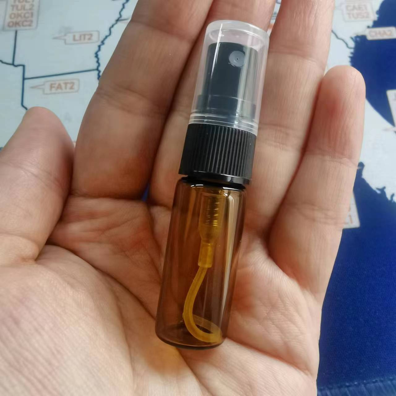 ขวดสีเหลืองอำพัน + สเปรย์สีดำ A